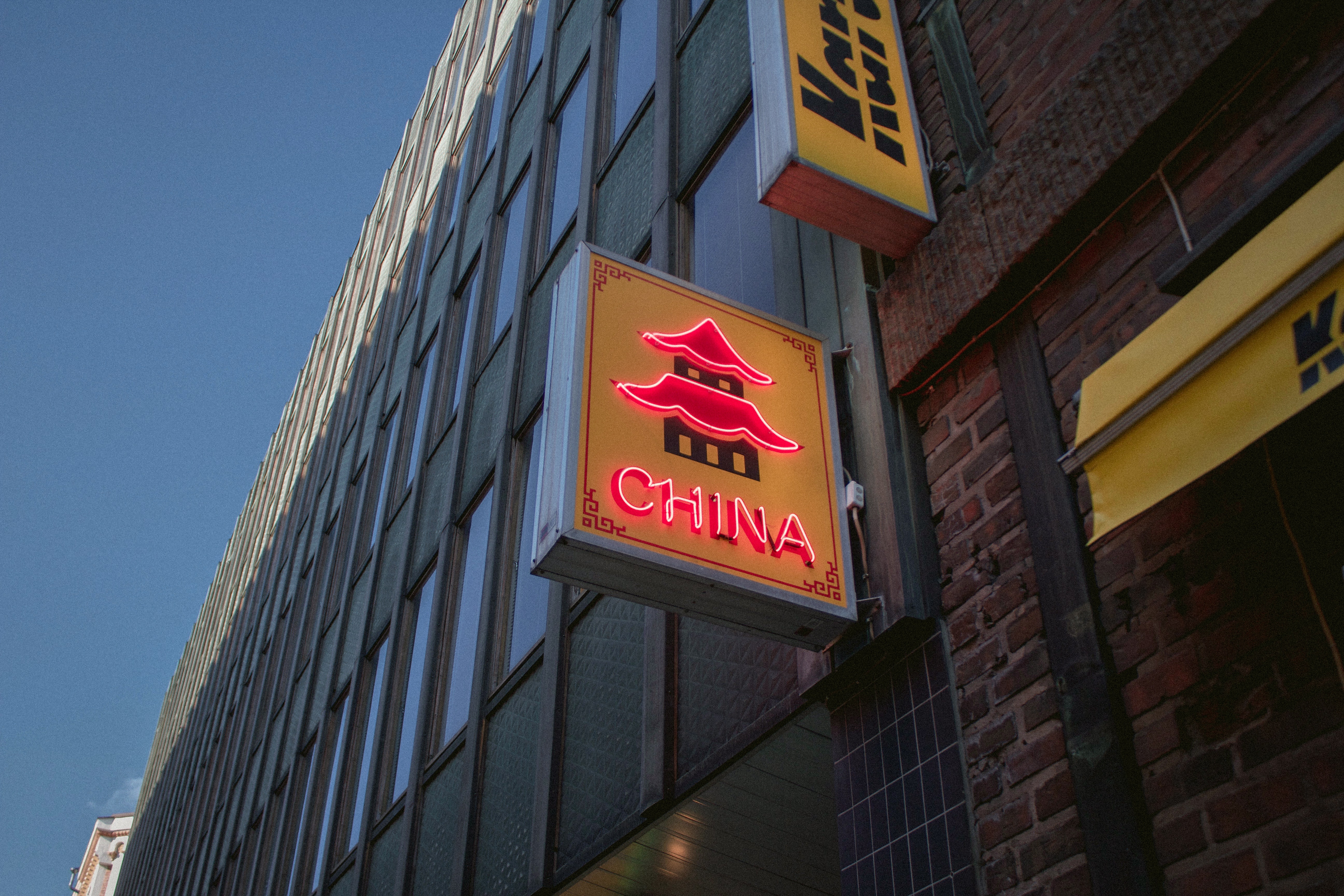 面對海外華人消費者，做國際版小程序商城還是小紅書店鋪？